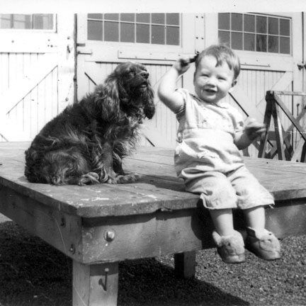 Dave & Pupsy outside Bud's shop. Dave & Pupsy outside Bud's shop.